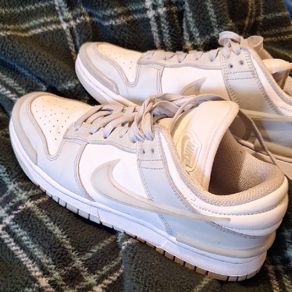 Nike Men's White and Light Gray Sneakers